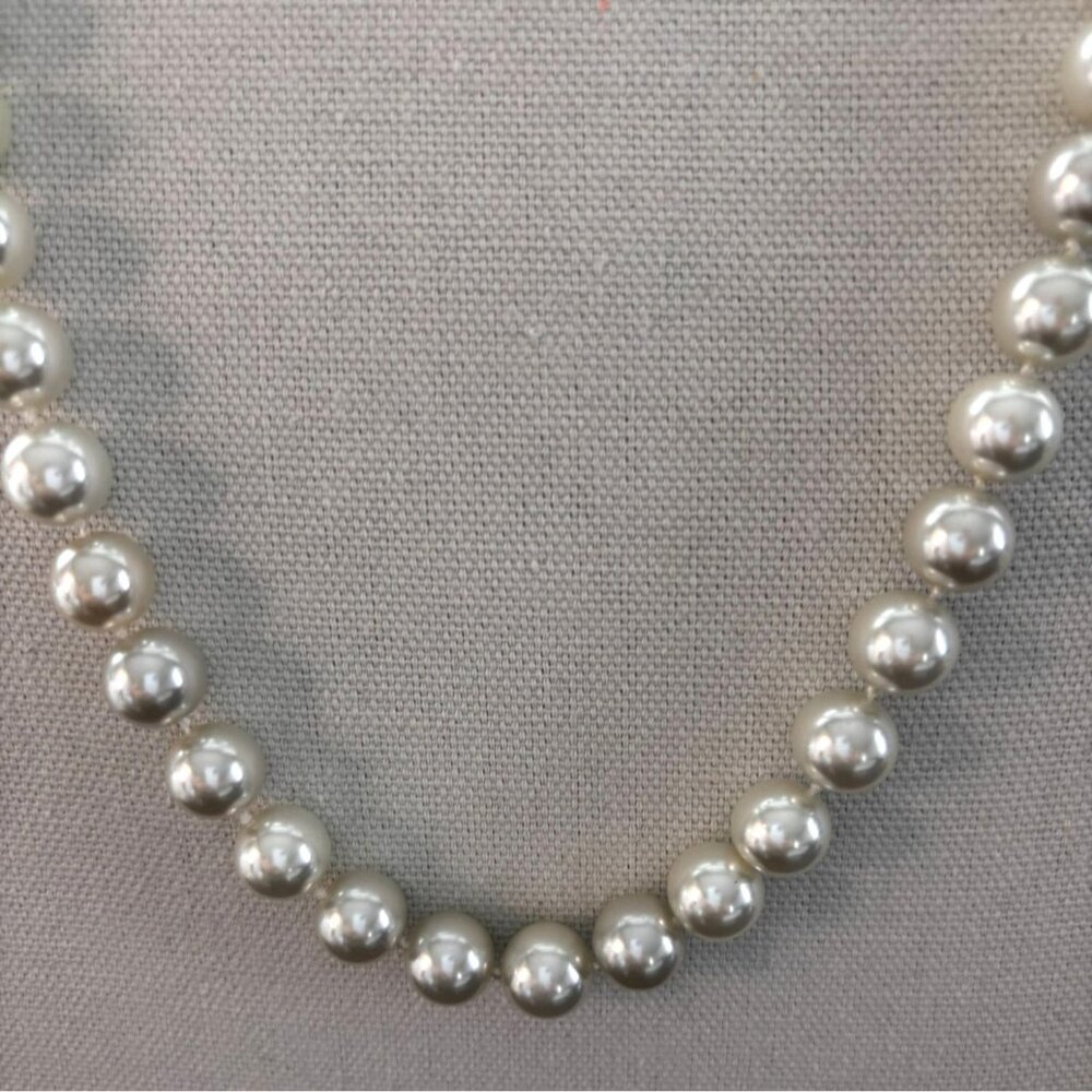 Vintage Chanel Faux Pearl Strand Necklace 31" Long With Logo Clasp - Picture 2 of 5